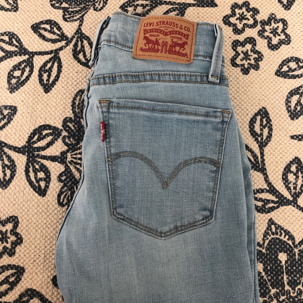 710 Levis skinny jeans